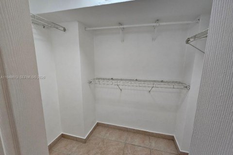 Condo in Miami, Florida, 1 bedroom  № 2068911 - photo 17