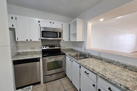 Condo in Miami, Florida, 1 bedroom  № 2068911