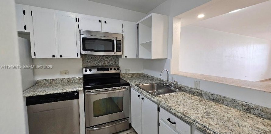 Condo in Miami, Florida, 1 bedroom  № 2068911