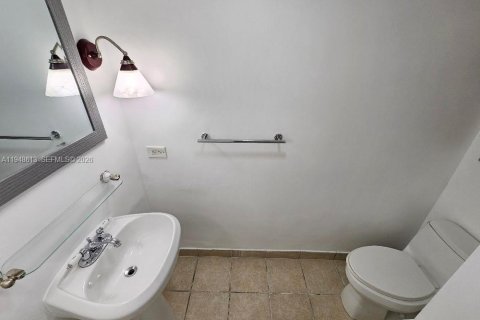Condo in Miami, Florida, 1 bedroom  № 2068911 - photo 10