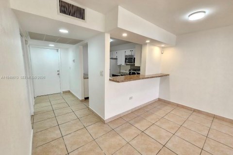 Condo in Miami, Florida, 1 bedroom  № 2068911 - photo 4
