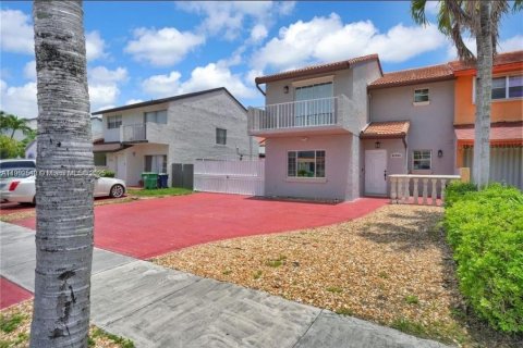 Villa ou maison à vendre à Miami, Floride: 3 chambres, 165.37 m2 № 1956029 - photo 2