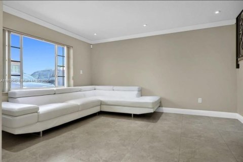 Villa ou maison à vendre à Miami, Floride: 3 chambres, 165.37 m2 № 1956029 - photo 3