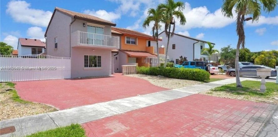 Villa ou maison à Miami, Floride 3 chambres, 165.37 m2 № 1956029