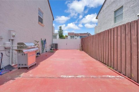 Villa ou maison à vendre à Miami, Floride: 3 chambres, 165.37 m2 № 1956029 - photo 23