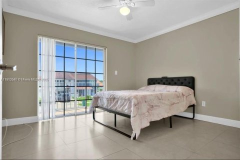 Villa ou maison à vendre à Miami, Floride: 3 chambres, 165.37 m2 № 1956029 - photo 19