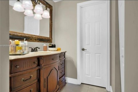 Villa ou maison à vendre à Miami, Floride: 3 chambres, 165.37 m2 № 1956029 - photo 15