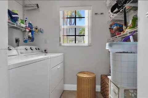 Villa ou maison à vendre à Miami, Floride: 3 chambres, 165.37 m2 № 1956029 - photo 16