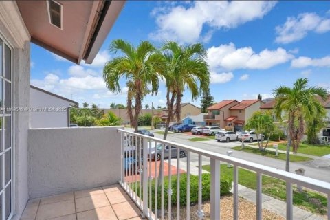Villa ou maison à vendre à Miami, Floride: 3 chambres, 165.37 m2 № 1956029 - photo 4