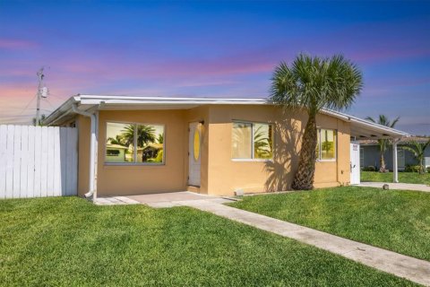 Villa ou maison à vendre à Port Charlotte, Floride: 3 chambres, 86.12 m2 № 1826696 - photo 1