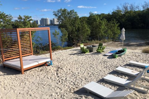 Condominio en venta en North Miami Beach, Florida, 2 dormitorios, 104.33 m2 № 2089011 - foto 28