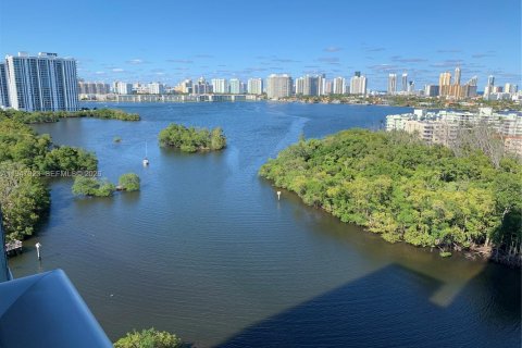 Condominio en North Miami Beach, Florida, 2 dormitorios  № 2089011