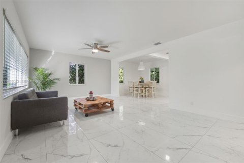 Casa en venta en North Miami Beach, Florida, 2 dormitorios, 97.55 m2 № 2000708 - foto 8