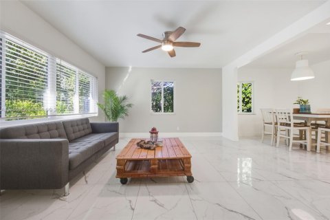 Casa en venta en North Miami Beach, Florida, 2 dormitorios, 97.55 m2 № 2000708 - foto 11
