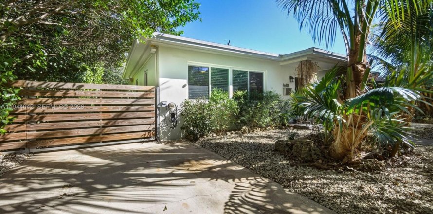 Casa en North Miami Beach, Florida 2 dormitorios, 97.55 m2 № 2000708