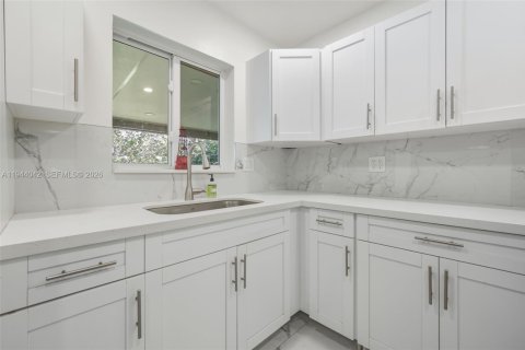 Casa en venta en North Miami Beach, Florida, 2 dormitorios, 97.55 m2 № 2000708 - foto 17