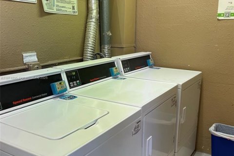 Copropriété à louer à Sunrise, Floride: 2 chambres, 87.7 m2 № 2017028 - photo 8