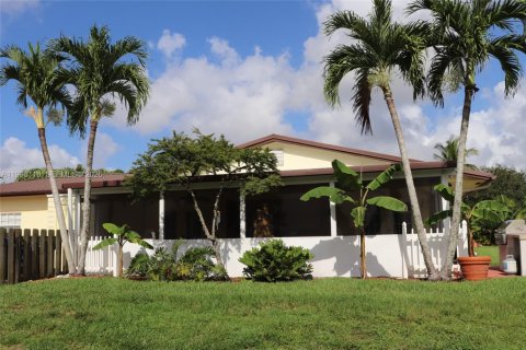 Villa ou maison à vendre à Southwest Ranches, Floride: 6 chambres, 338.44 m2 № 2064387 - photo 21