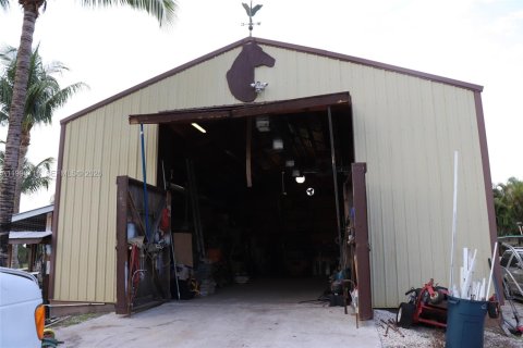 Villa ou maison à vendre à Southwest Ranches, Floride: 6 chambres, 338.44 m2 № 2064387 - photo 14