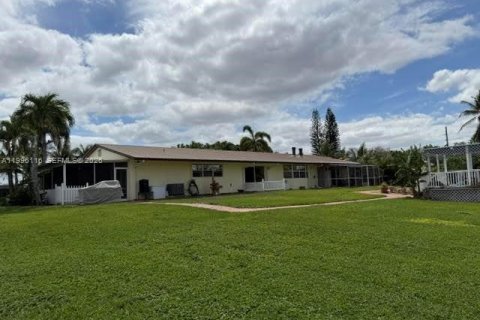 Villa ou maison à vendre à Southwest Ranches, Floride: 6 chambres, 338.44 m2 № 2064387 - photo 11
