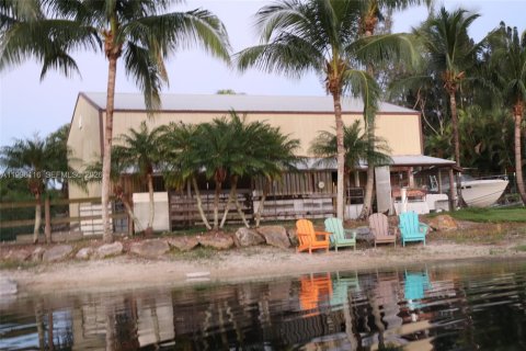 Villa ou maison à vendre à Southwest Ranches, Floride: 6 chambres, 338.44 m2 № 2064387 - photo 15