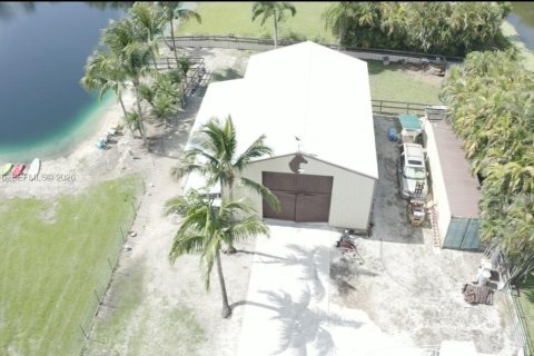 Villa ou maison à vendre à Southwest Ranches, Floride: 6 chambres, 338.44 m2 № 2064387 - photo 9