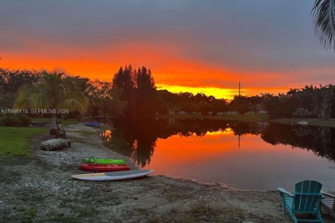 Villa ou maison à vendre à Southwest Ranches, Floride: 6 chambres, 338.44 m2 № 2064387 - photo 3
