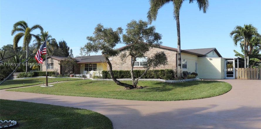 Villa ou maison à Southwest Ranches, Floride 6 chambres, 338.44 m2 № 2064387