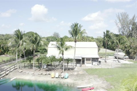 Villa ou maison à vendre à Southwest Ranches, Floride: 6 chambres, 338.44 m2 № 2064387 - photo 10