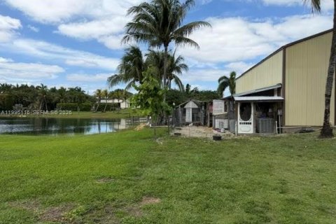 Villa ou maison à vendre à Southwest Ranches, Floride: 6 chambres, 338.44 m2 № 2064387 - photo 13