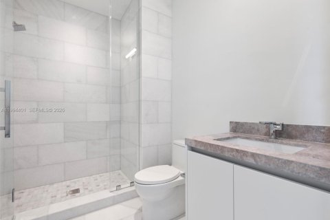 Снять в аренду квартиру в Майами, Флорида 3 спальни, № 2063076 - фото 28