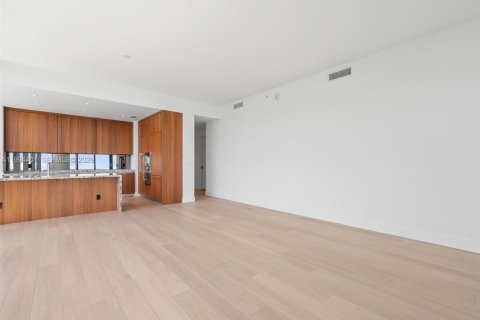 Снять в аренду квартиру в Майами, Флорида 3 спальни, № 2063076 - фото 10