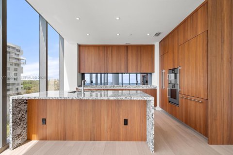 Снять в аренду квартиру в Майами, Флорида 3 спальни, № 2063076 - фото 11