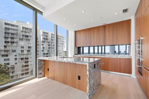 Снять в аренду квартиру в Майами, Флорида 3 спальни, № 2063076 - фото 12