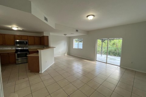 Touwnhouse à louer à Homestead, Floride: 3 chambres, 155.61 m2 № 2390089 - photo 3