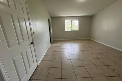 Touwnhouse à louer à Homestead, Floride: 3 chambres, 155.61 m2 № 2390089 - photo 7
