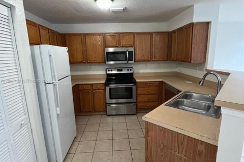 Touwnhouse à louer à Homestead, Floride: 3 chambres, 155.61 m2 № 2390089 - photo 12