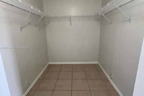 Touwnhouse à louer à Homestead, Floride: 3 chambres, 155.61 m2 № 2390089 - photo 6