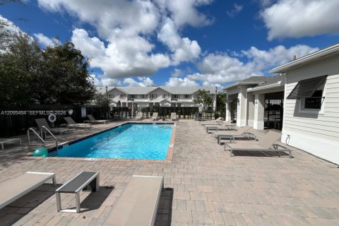 Touwnhouse à louer à Homestead, Floride: 3 chambres, 155.61 m2 № 2390089 - photo 2