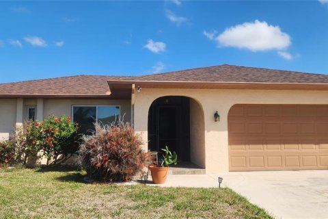 House in Rotonda, Florida 2 bedrooms, 128.95 sq.m. № 1735307 - photo 1
