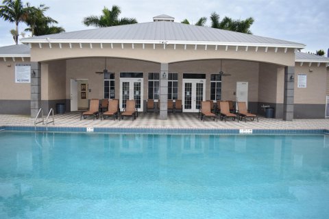 Condominio en Riviera Beach, Florida, 2 dormitorios  № 2078603