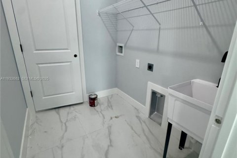 Купить виллу или дом в Лихай-Эйкерс, Флорида 3 спальни, № 1991579 - фото 18