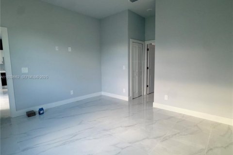 Купить виллу или дом в Лихай-Эйкерс, Флорида 3 спальни, № 1991579 - фото 25