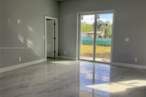 Купить виллу или дом в Лихай-Эйкерс, Флорида 3 спальни, № 1991579 - фото 10