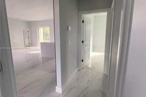 Купить виллу или дом в Лихай-Эйкерс, Флорида 3 спальни, № 1991579 - фото 13