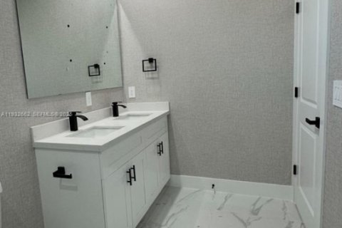 Купить виллу или дом в Лихай-Эйкерс, Флорида 3 спальни, № 1991579 - фото 27