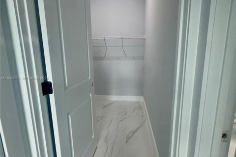 Купить виллу или дом в Лихай-Эйкерс, Флорида 3 спальни, № 1991579 - фото 24