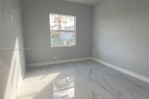 Купить виллу или дом в Лихай-Эйкерс, Флорида 3 спальни, № 1991579 - фото 14