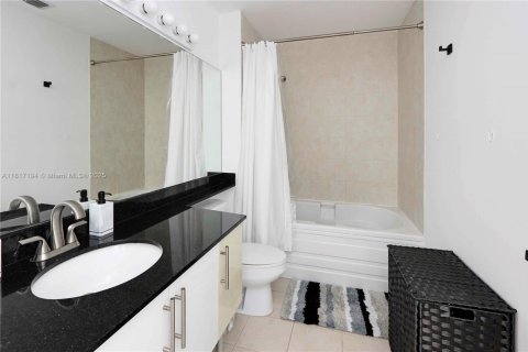 Copropriété à louer à Miami, Floride: 2 chambres, 124.02 m2 № 1774567 - photo 22