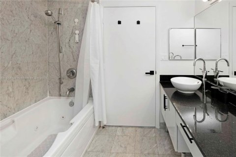 Copropriété à louer à Miami, Floride: 2 chambres, 124.02 m2 № 1774567 - photo 25